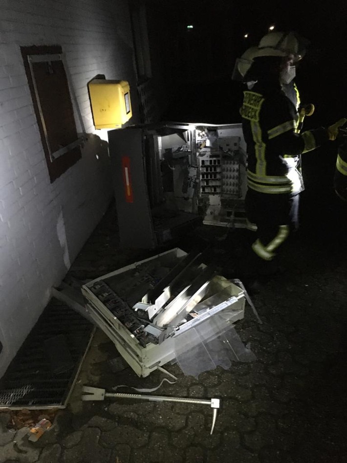 FW-Schermbeck: Gesprengter Zigarettenautomat ließ Feuerwehr ausrücken