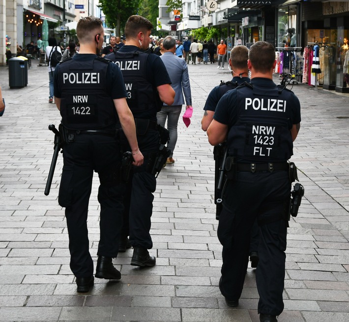 POL-PB: Sicherheit in der Innenstadt - Zivile und uniformierte Polizeikräfte im Einsatz