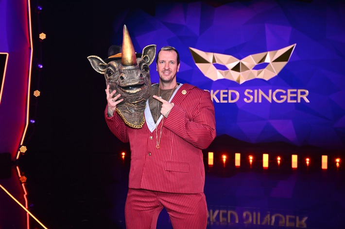 Erstes "The Masked Singer"-Rätsel gelöst! Pascal "Pommes" Hens schlüpft aus dem Nashorn / Zweite Folge am Sonntag