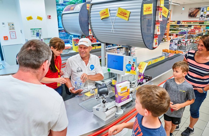 Spendenaktion gegen Kinderarmut: Netto-Kunden sagen "Bitte aufrunden, Axel Schulz!"