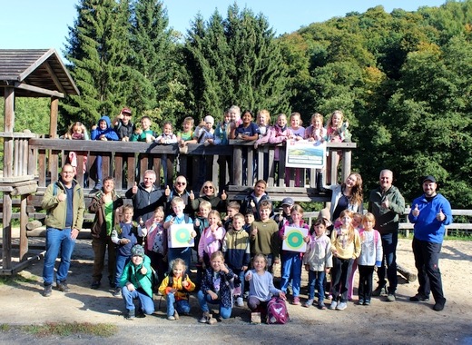 Presseinformation: RhönSprudel spendet 2.500 Euro an den Wildpark Gersfeld