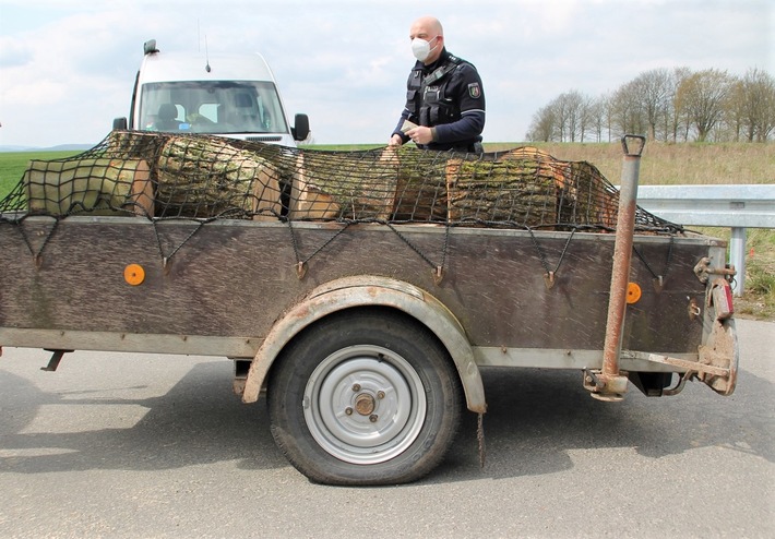 POL-HX: Zu voll, zu schwer: Anhänger um 350 Kilo überladen!