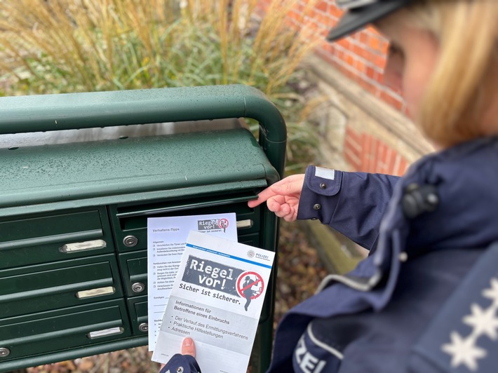 POL-PB: Polizei verteilt Flyer zum Thema Einbruchschutz