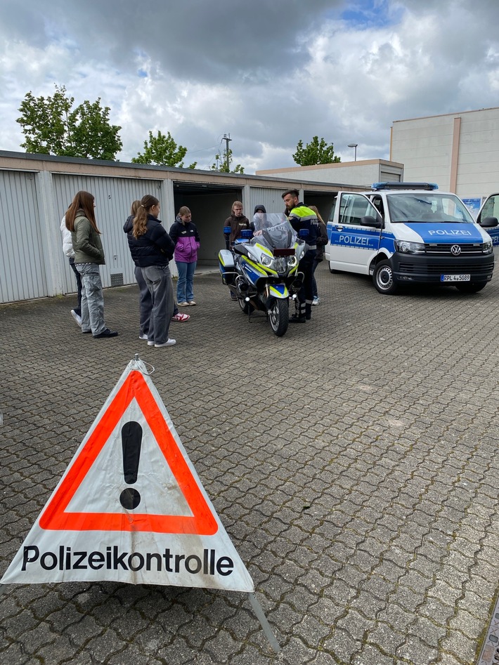 POL-PDNW: Girls Day bei der Polizei Haßloch ein voller Erfolg