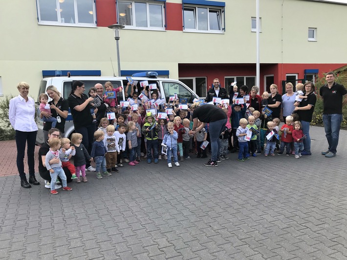 POL-EL: Papenburg - Kindergarten Nautilus gewinnt Polizei-Malbücher