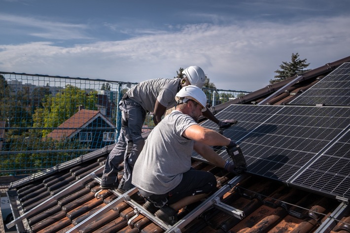 Pressemitteilung (Infografik): Wende auf dem deutschen Solarmarkt - Gute Verfügbarkeit, sinkende Preise und kurze Lieferzeiten machen Solarkauf derzeit attraktiv