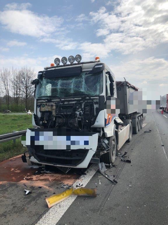 POL-MS: Lkw-Unfall am Stauende auf der A 1 zwischen Hamm-Bockum/Werne und Ascheberg - Sperrung in Richtung Münster