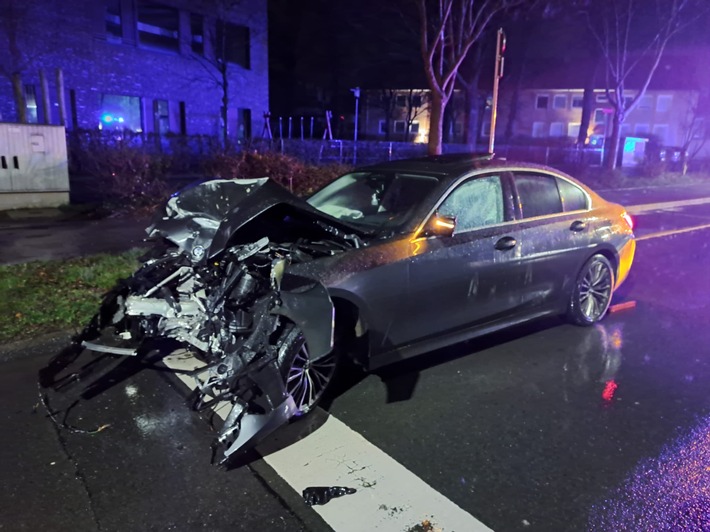 FW-WRN: Verkehrsunfall auf der Stockumer Straße