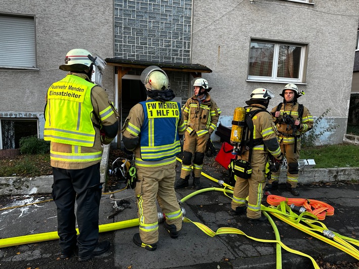 FW Menden: Brand im Gebäude am Grüner Weg