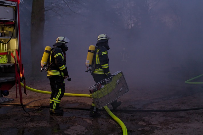 FW Lüchow-Dannenberg: Kellerbrand bei Lüchow - Wäschetrockner in Brand geraten