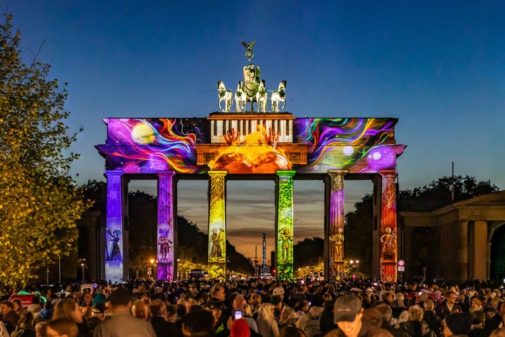 Wie eine fünfte Jahreszeit: Millionen strahlende Gesichter beim ...