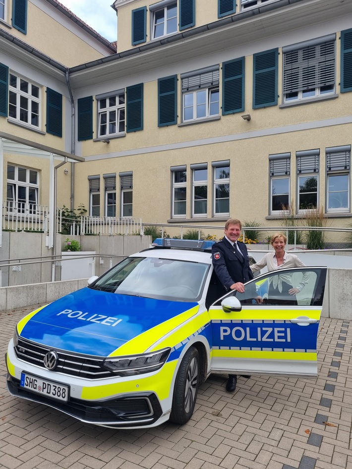 POL-GOE: Abschied nach 43 Jahren: Leiter des Polizeikommissariats Bückeburg, Werner Steding, geht in den Ruhestand