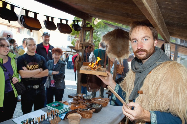 Grosser Mittelaltermarkt im Schlosshof zu Lenzburg