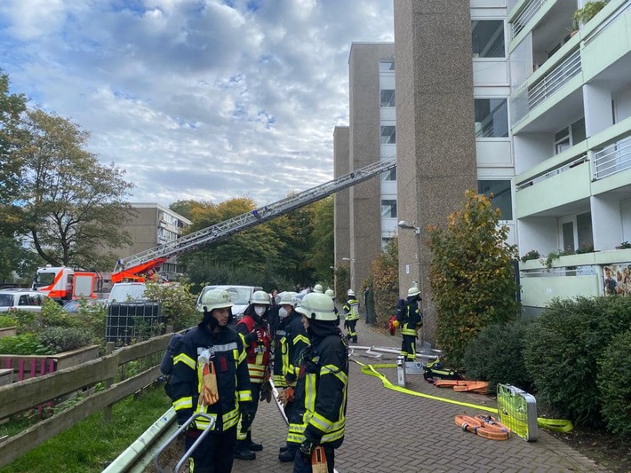 FW-Erkrath: Kellerbrand löst umfangreiche Menschenrettung aus