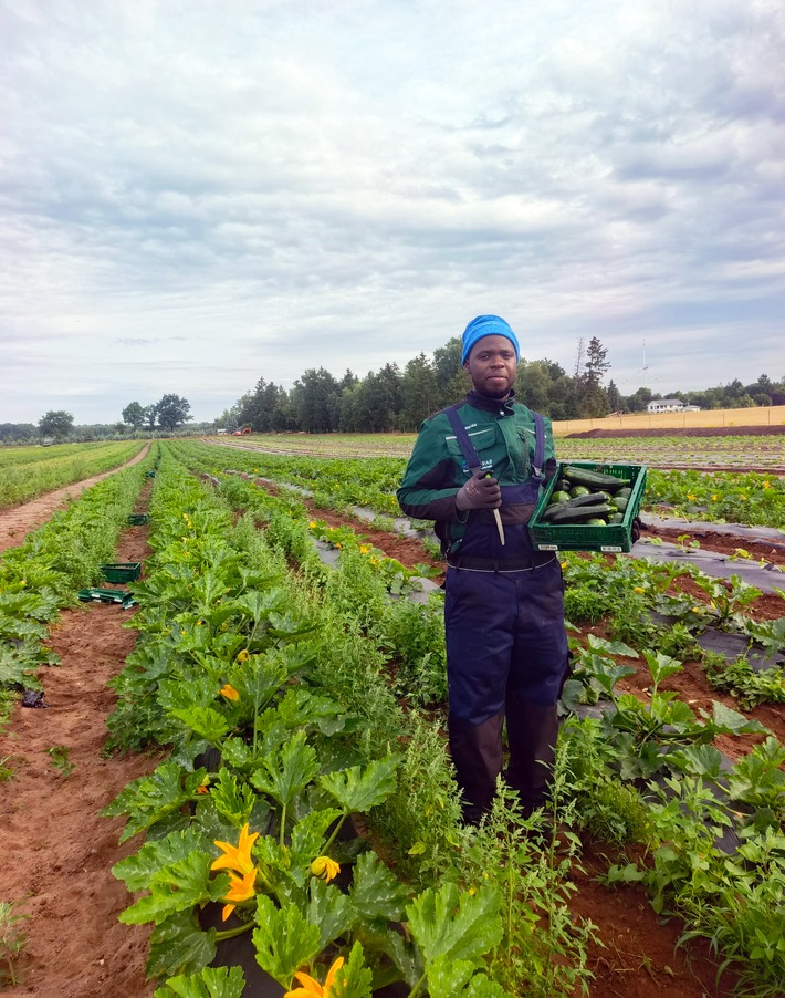 Sechs junge Landwirtinnen und Landwirte aus Uganda absolvieren Austausch in Deutschland / 10. Runde des International Young Farmers