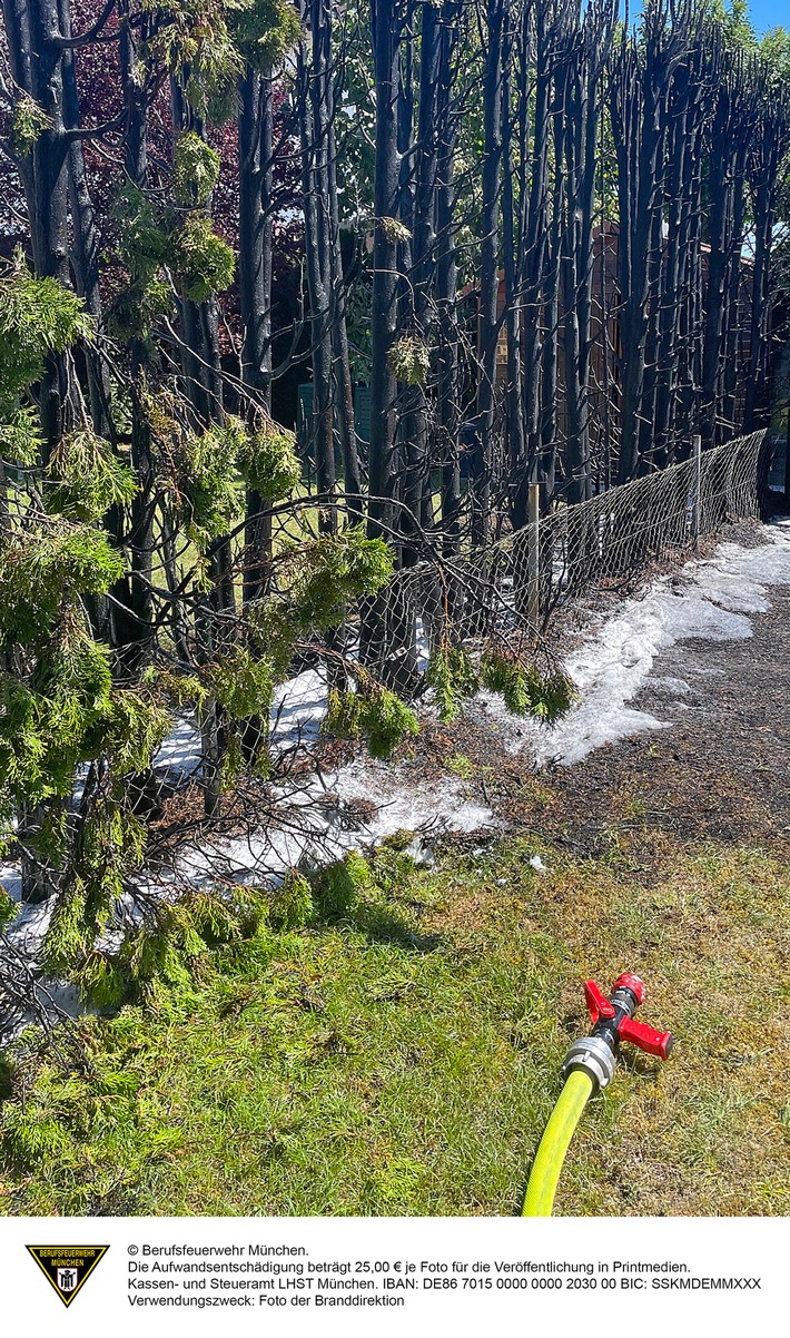 FW-M: Heckenbrand im Garten (Obermenzing)