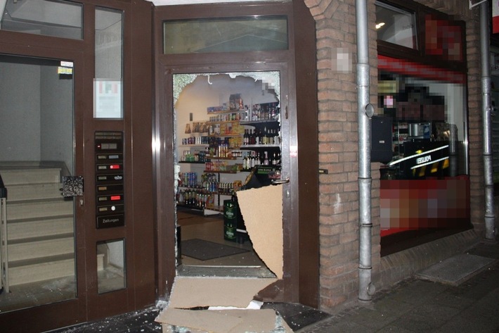 POL-RBK: Bergisch Gladbach - Ein vollendeter und ein versuchter Einbruch in Geschäfte in der Innenstadt