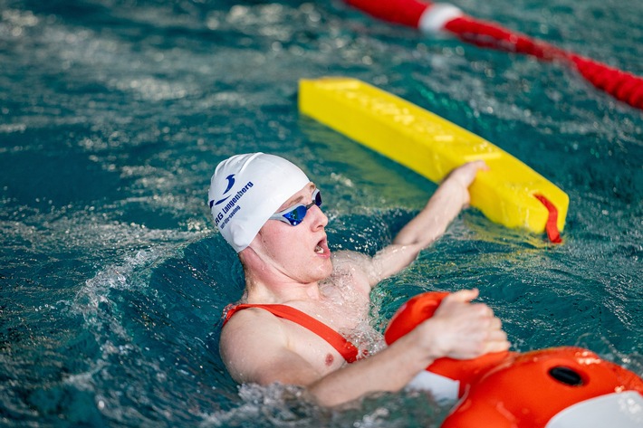 DLRG ermittelt in Düsseldorf ihre Meister im Rettungsschwimmen und träumt von Olympia in Deutschland