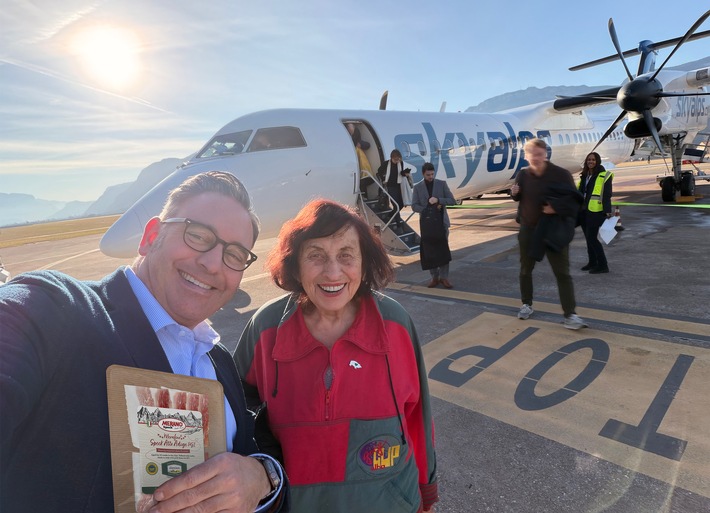 Merano Speck erobert die Herzen im Flug / Aktion mit SkyAlps zum Südtiroler Speckfest