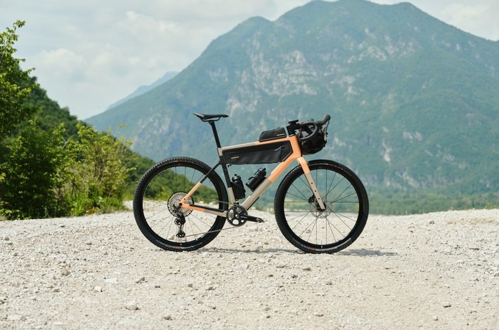 Das neue ROSE Backroad Carbon. / Weiterer Text über ots und www.presseportal.de/nr/102534 / Die Verwendung dieses Bildes für redaktionelle Zwecke ist unter Beachtung aller mitgeteilten Nutzungsbedingungen zulässig und dann auch honorarfrei. Veröffentlichung ausschließlich mit Bildrechte-Hinweis.