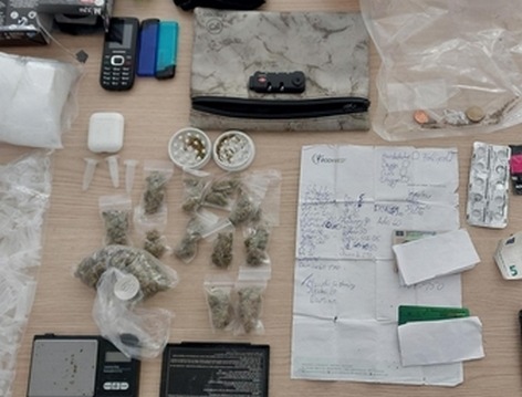 BPOL-FL: NMS - Rauschgift in Socke versteckt; Bundespolizei stellt Dealer im Zug fest