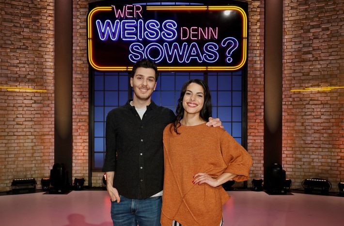 Das Ah!-Duell: Tarkan Bagci und Clarissa Corrêa da Silva bei "Wer weiß denn sowas?" - Das Wissensquiz vom 10. bis 14. April 2023, um 18:00 Uhr im Ersten