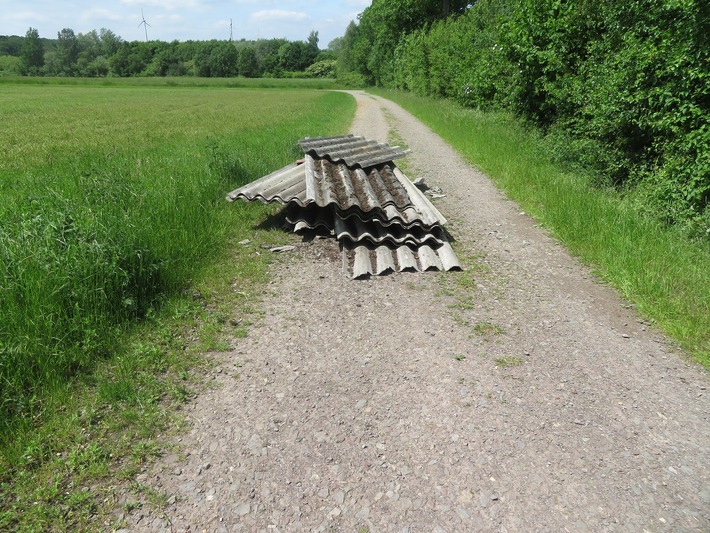 POL-DO: Unbekannte entsorgen asbesthaltige Platten an Feldwegen in Kirchlinde - Polizei sucht Zeugen!