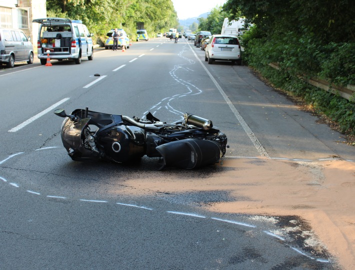 POL-BO: Verkehrsunfall mit sechs beteiligten Fahrzeugen in Witten: Kradfahrer (43) wird schwer verletzt