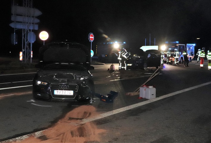 POL-HX: 25.000 Euro Schaden bei Unfall an der Autobahnabfahrt