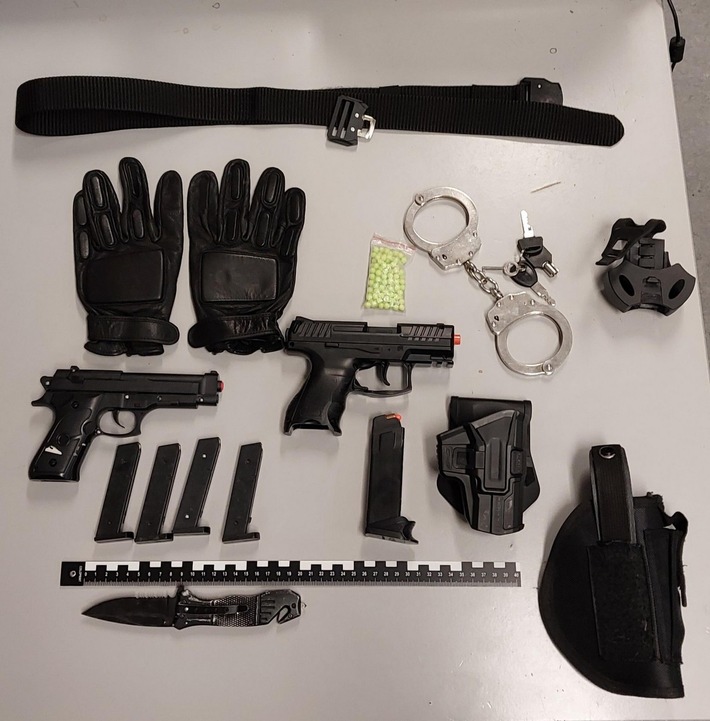 BPOL-H: Mit mehreren Anscheinswaffen bewaffnet - Bundespolizei nimmt Ladendieb im HBF Braunschweig fest