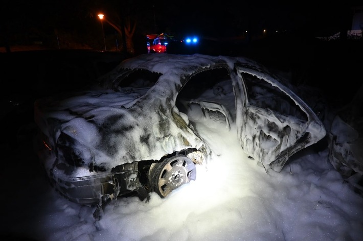 POL-ME: Drei Autos bei Brand beschädigt: Polizei bittet um Hinweise - 2507092