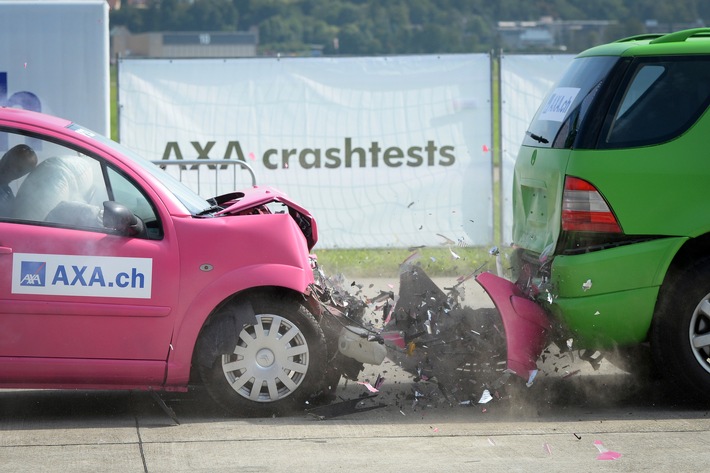 AXA Crashtests: Autonomes Fahren polarisiert