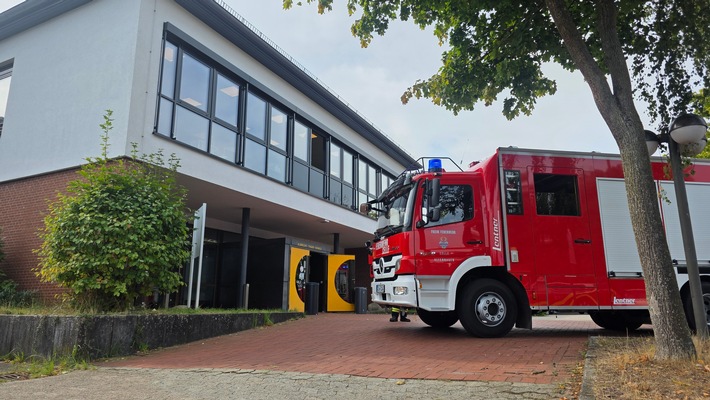 FW Celle: Feuer in Berufsbildener Schule - mehrere Betroffene!