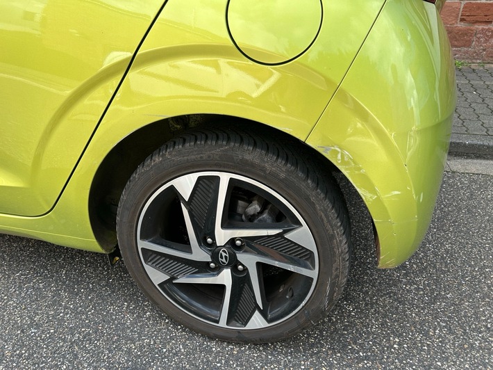 POL-PDLD: Verkehrsunfall mit Flucht,