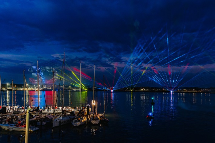 Bildmeldung: AIDA Abschlussinszenierung „Zwischen Himmel und Meer“ zur Kieler Woche 2026