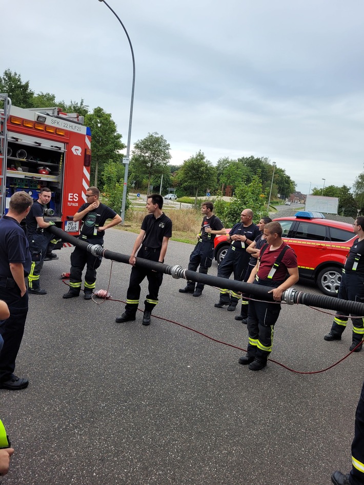 FW Selfkant: 20 Feuerwehrleute absolvierten die Feuerwehrgrundausbildung