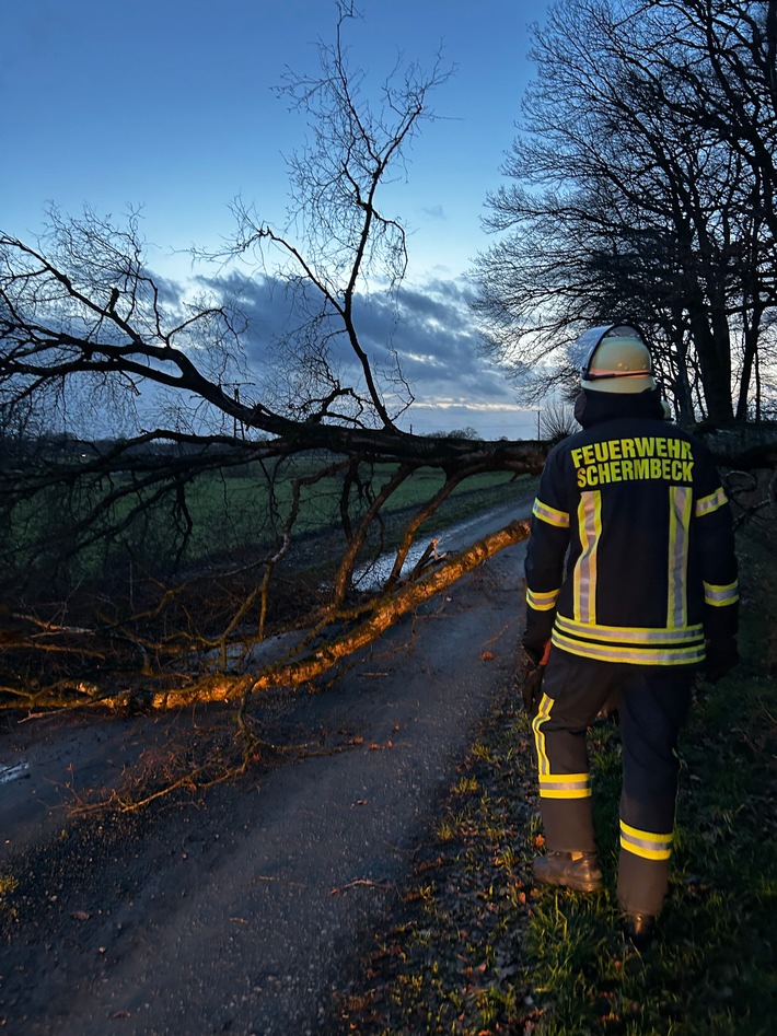 FW-Schermbeck: Sturmschaden für den Löschzug Schermbeck