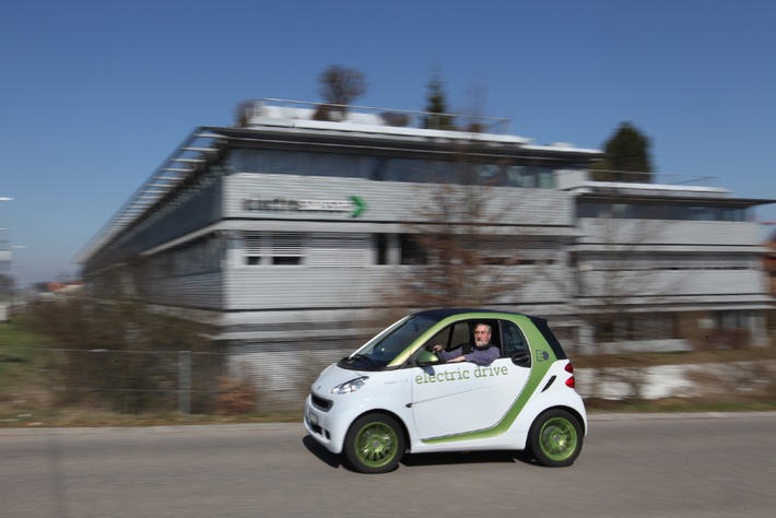 Elektro-Smart: Electrosuisse beteiligt sich am Pilotprojekt mit 50 smart fortwo electric drive im Grossraum Zürich