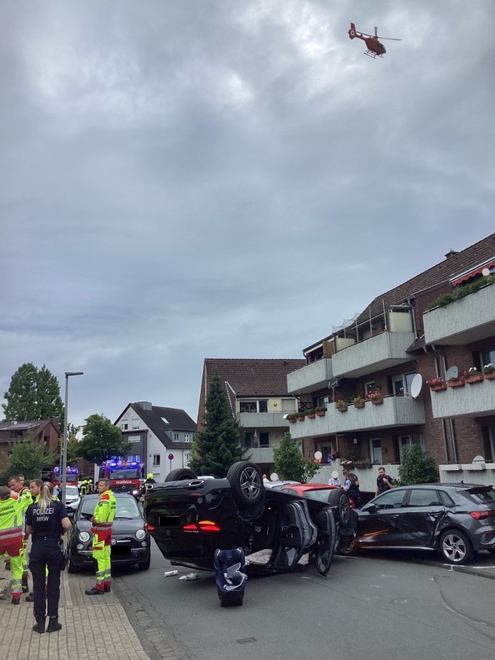 FW-OB: Pkw-Unfall mit drei leicht verletzten Personen
