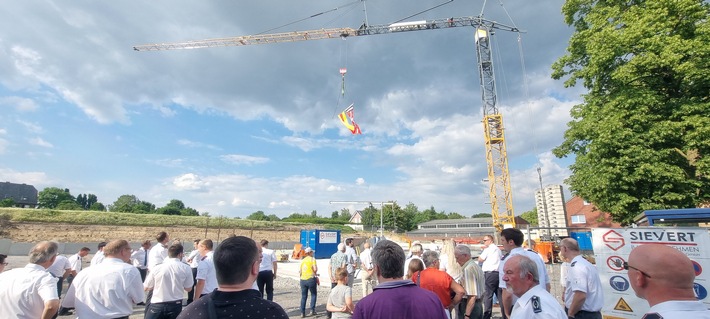 FW-WRN: Der Grundstein ist gelegt! Baustart gelungen bei der neuen Feuerwache vom Löschzug 3 der Freiwilligen Feuerwehr Werne in Stockum