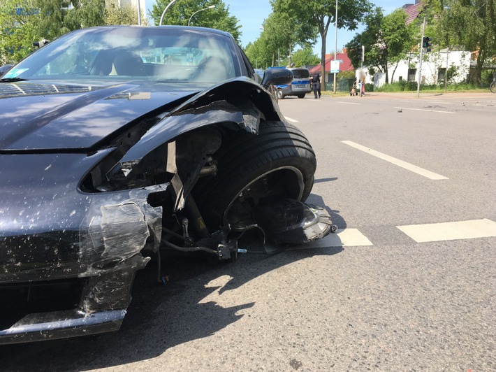 POL-HST: Verkehrsunfall mit Personen- und erheblichem Sachschaden