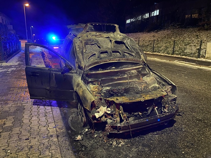 POL-PDNW: Auto beim Weg zur Arbeit ausgebrannt