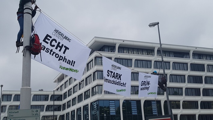 Auf Leid von Menschen und Natur gebaut: Protest bei Aktionärsversammlung von HeidelbergCement