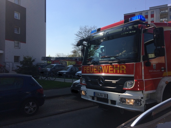 FW Dinslaken: Zwei Einsätze für die Feuerwehr
Brand mit Person in Wohnung und eine ausgelöste Brandmeldeanlage
