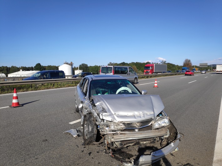 POL-PDKL: Schwerer Unfall wegen Pannenfahrzeug