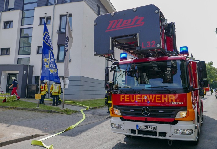 FW-BO: Brennende Mikrowelle in Bochum-Eppendorf