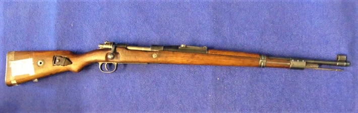 ZOLL-M: Schmuggel und Handel mit illegalen Schusswaffen aufgedeckt.