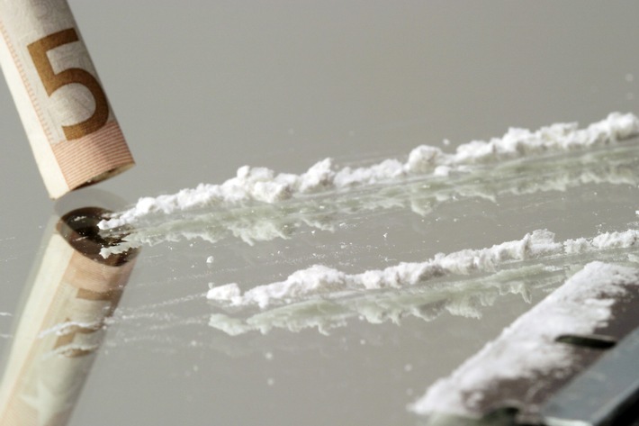 HZA-KO: Mehr als zwei Kilogramm Kokain in Seitenverkleidung versteckt