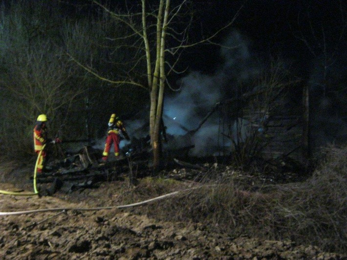 POL-PDLD: Brand einer Gartenlaube