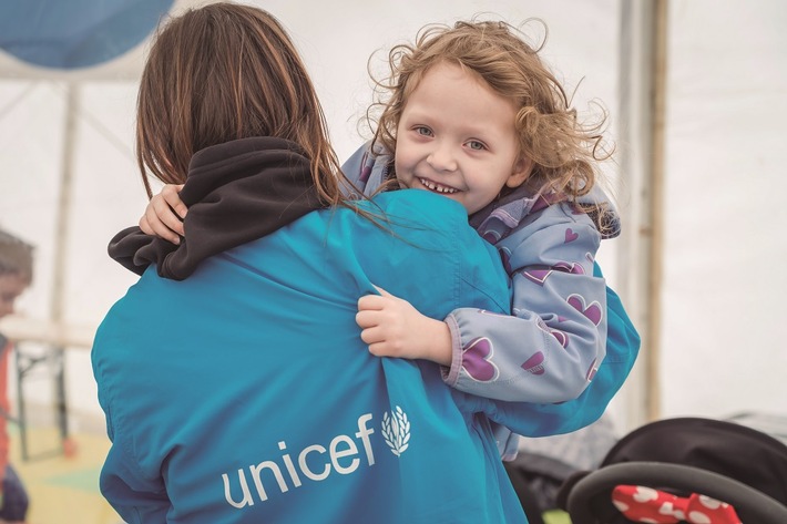 Geschäftsbericht 2022 | UNICEF dankt Bundesbürgern für große Solidarität mit Kindern